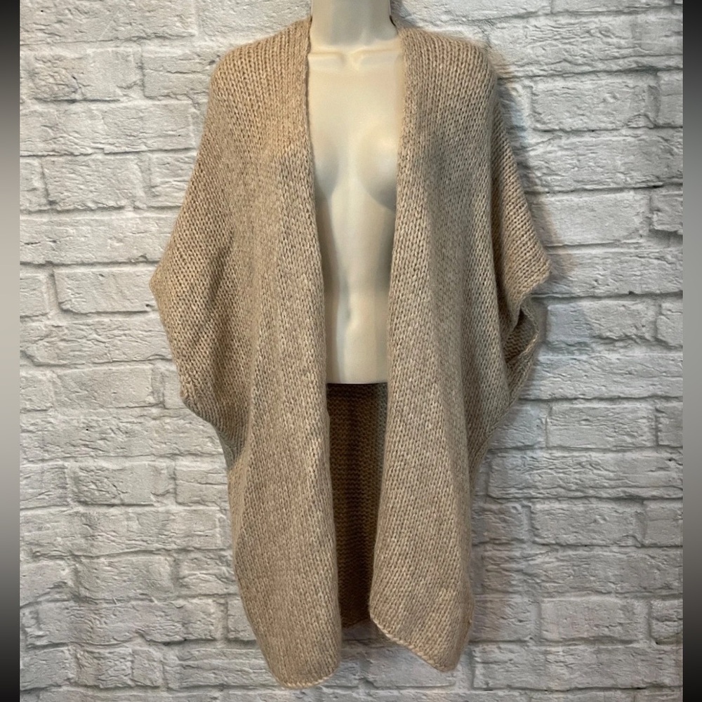 Latierra Women's Nube Vest in Oatmeal Alpaca Blend One Size - Picture 4 of 9